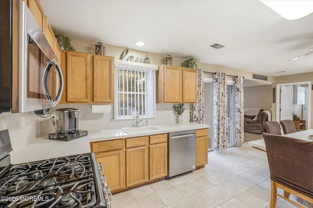 1117 S Maplecrest Court, Toms River, NJ 08753