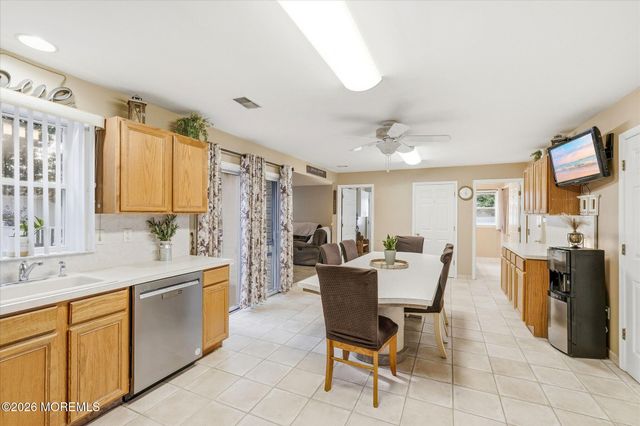 1117 S Maplecrest Court, Toms River, NJ 08753