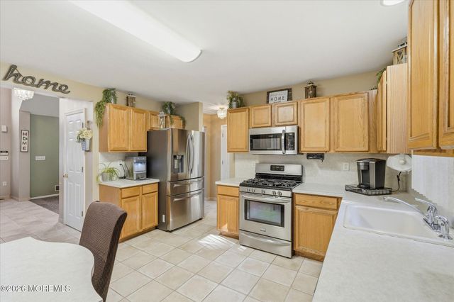 1117 S Maplecrest Court, Toms River, NJ 08753