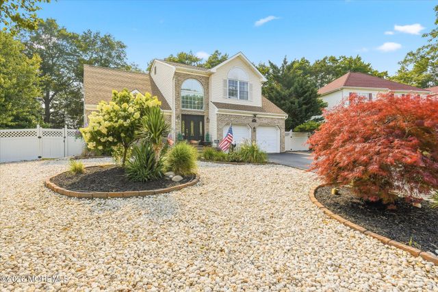 1117 S Maplecrest Court, Toms River, NJ 08753