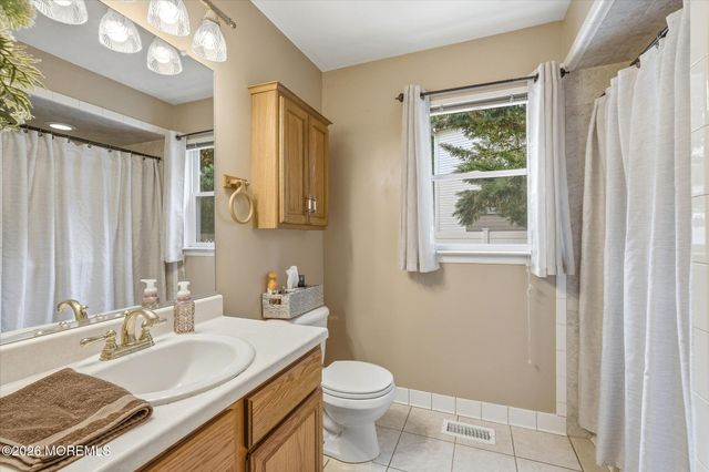 1117 S Maplecrest Court, Toms River, NJ 08753