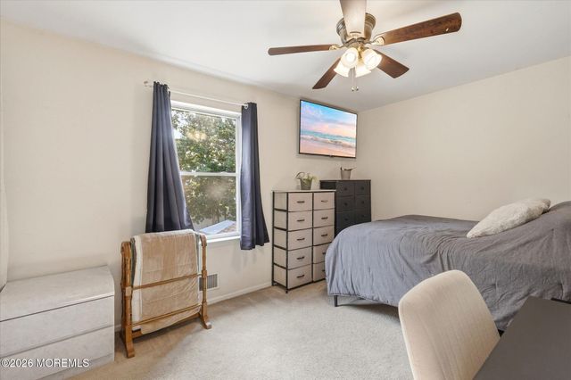 1117 S Maplecrest Court, Toms River, NJ 08753