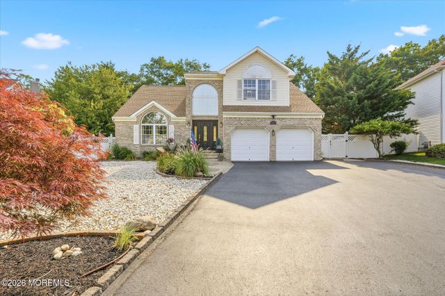 1117 S Maplecrest Court, Toms River, NJ 08753
