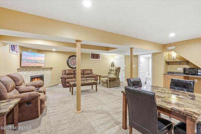 1117 S Maplecrest Court, Toms River, NJ 08753