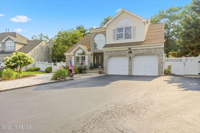 1117 S Maplecrest Court, Toms River, NJ 08753