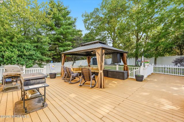 1117 S Maplecrest Court, Toms River, NJ 08753