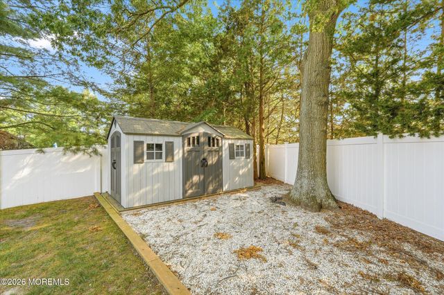 1117 S Maplecrest Court, Toms River, NJ 08753