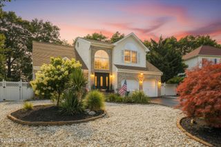 1117 S Maplecrest Court, Toms River, NJ 08753