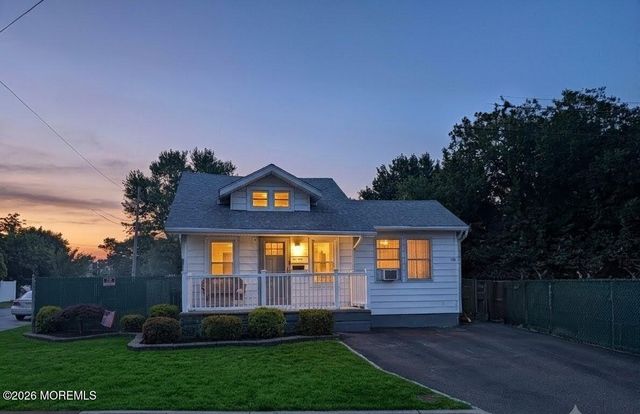 1050 Woodmere Drive, Keyport, NJ 07735