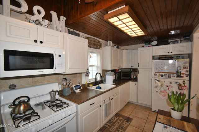 1050 Woodmere Drive, Keyport, NJ 07735