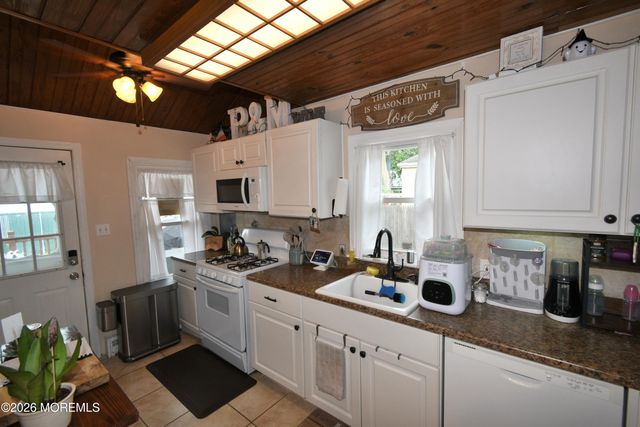 1050 Woodmere Drive, Keyport, NJ 07735