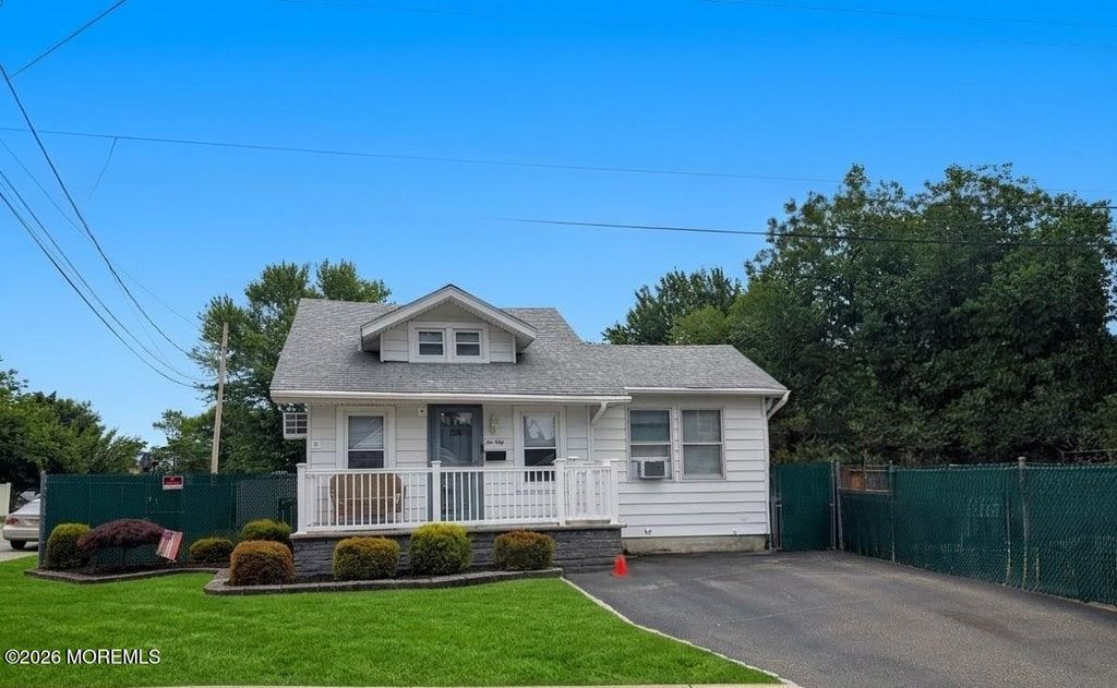 1050 Woodmere Drive, Keyport, NJ 07735