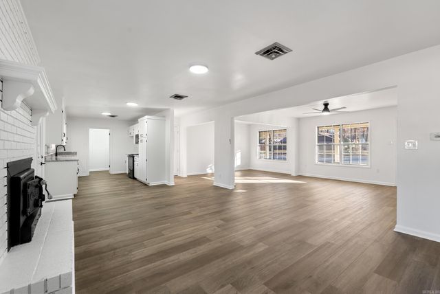 1145 Salem Road, Conway, AR 72034