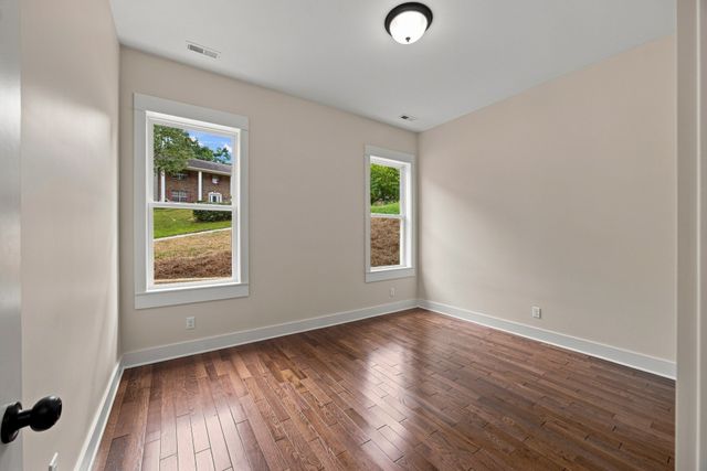 1721 Starboard Dr, Hixson, TN 37343