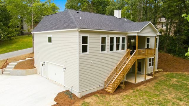 1721 Starboard Dr, Hixson, TN 37343