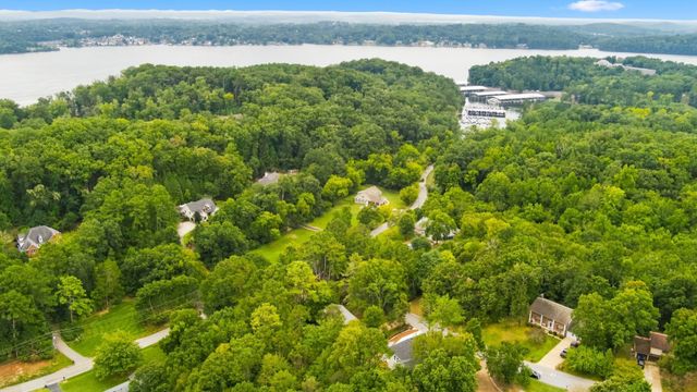 1721 Starboard Dr, Hixson, TN 37343