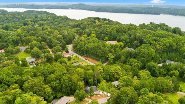 1721 Starboard Dr, Hixson, TN 37343