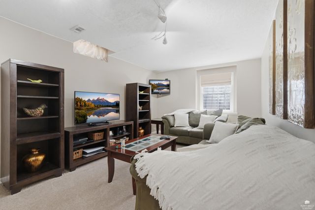 1400 Westwind Dr., Manhattan, KS 66503