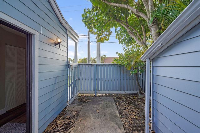 2029 Winners Circle 2029, North Lauderdale, FL 33068