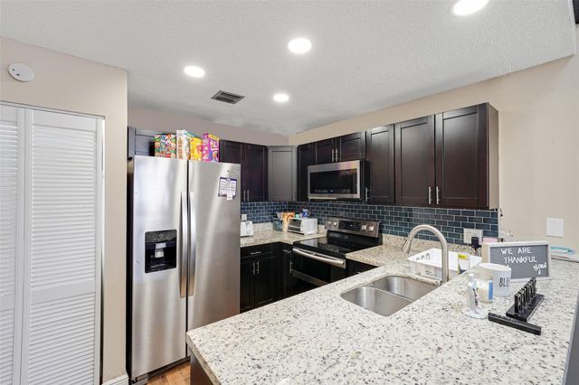 2029 Winners Circle 2029, North Lauderdale, FL 33068