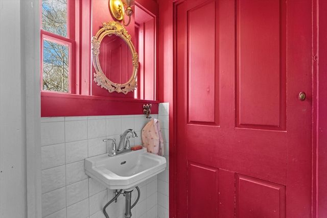 585 Careswell St, Marshfield, MA 02050