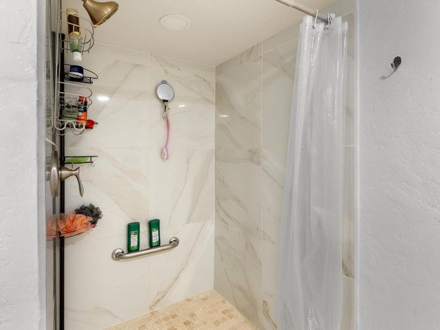 5425 Old Q ROAD, Manitowoc, WI 54220