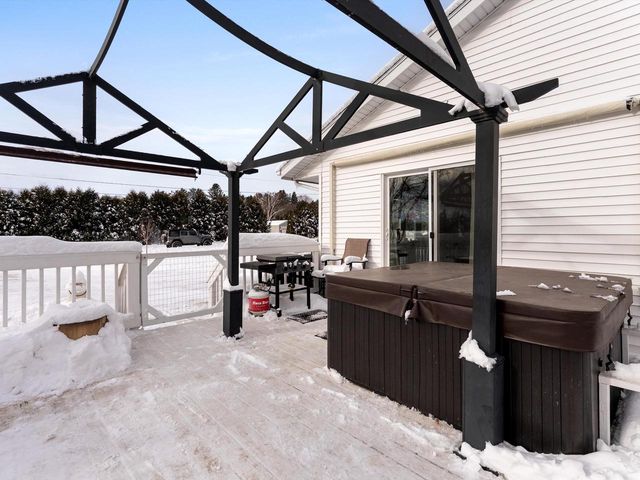 5425 Old Q ROAD, Manitowoc, WI 54220