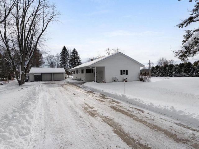 5425 Old Q ROAD, Manitowoc, WI 54220