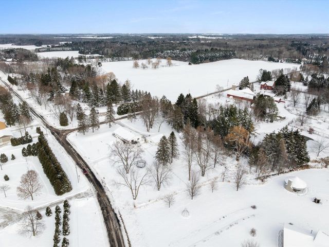 5425 Old Q ROAD, Manitowoc, WI 54220