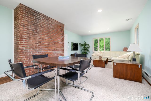 80 Wake Robin Lane, Stamford, CT 06903