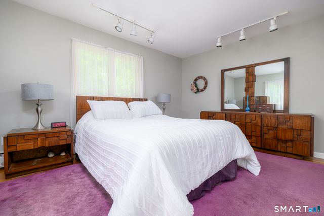 80 Wake Robin Lane, Stamford, CT 06903