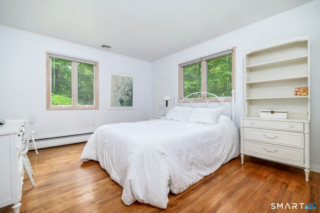 80 Wake Robin Lane, Stamford, CT 06903
