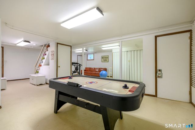 80 Wake Robin Lane, Stamford, CT 06903