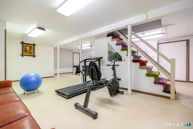80 Wake Robin Lane, Stamford, CT 06903