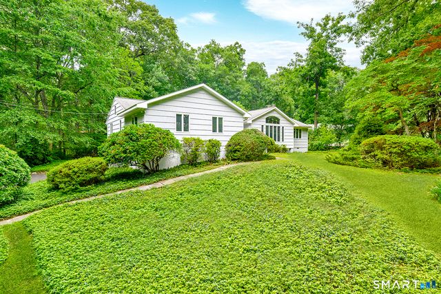 80 Wake Robin Lane, Stamford, CT 06903