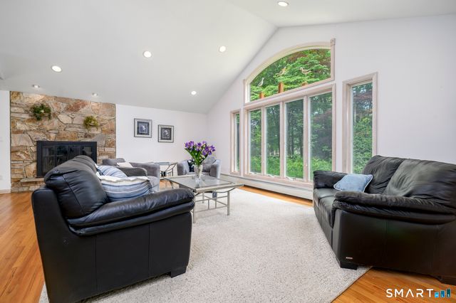 80 Wake Robin Lane, Stamford, CT 06903