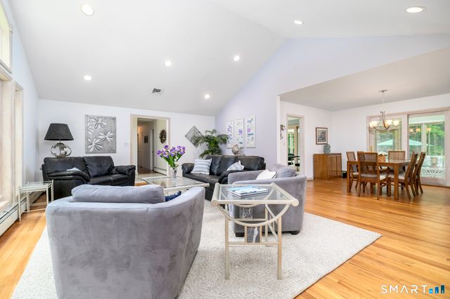 80 Wake Robin Lane, Stamford, CT 06903