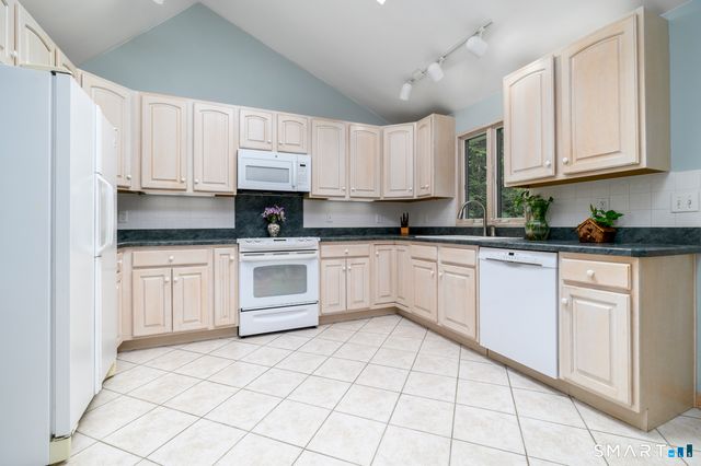 80 Wake Robin Lane, Stamford, CT 06903