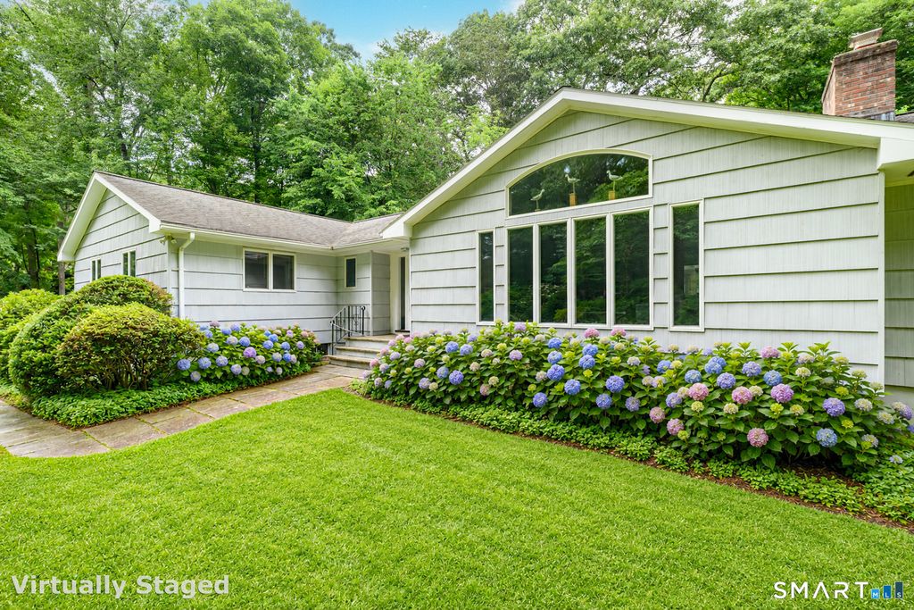80 Wake Robin Lane, Stamford, CT 06903