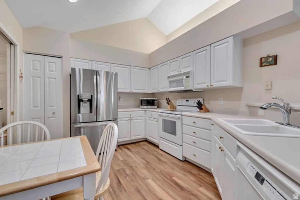 Image 13 of property listing at 3549 S VILLA VIEW DR #D, West Valley City, UT 84120