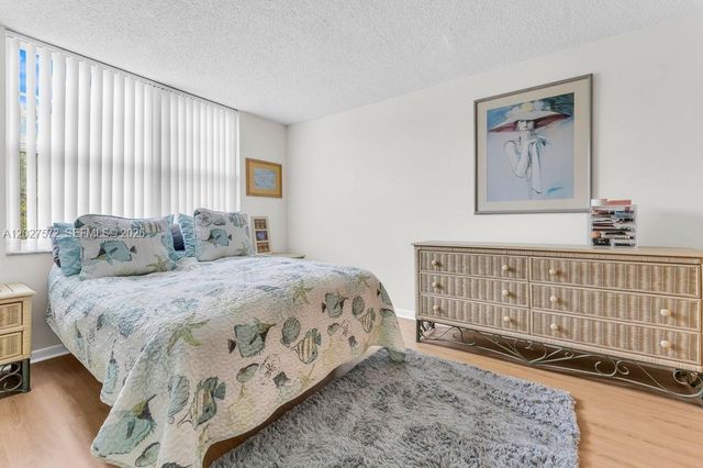 6600 Cypress Rd 310, Plantation, FL 33317
