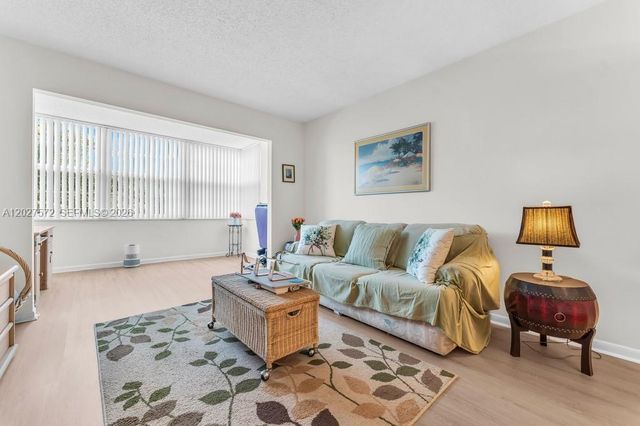 6600 Cypress Rd 310, Plantation, FL 33317