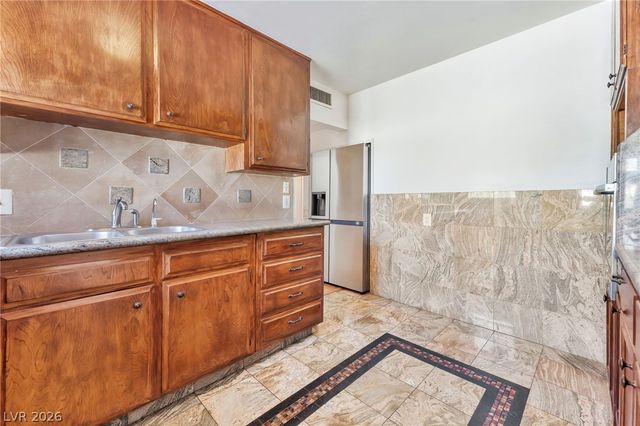 1809 East Saint Louis Avenue, Las Vegas, NV 89104