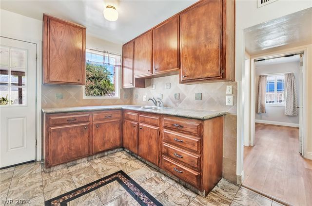 1809 East Saint Louis Avenue, Las Vegas, NV 89104