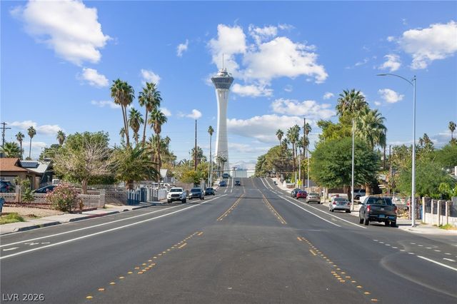 1809 East Saint Louis Avenue, Las Vegas, NV 89104