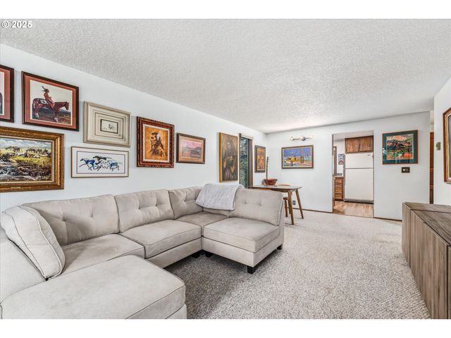 3833 COLONY OAKS Dr, Eugene, OR 97405