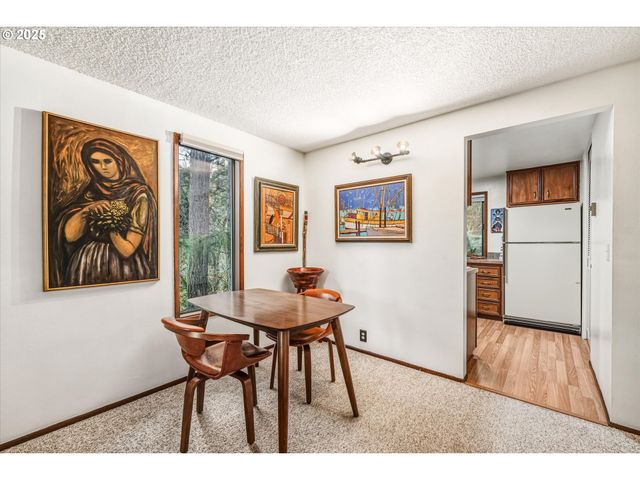 3833 COLONY OAKS Dr, Eugene, OR 97405