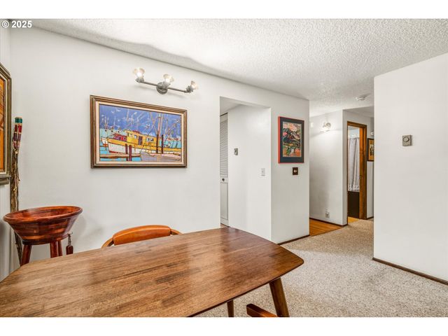 3833 COLONY OAKS Dr, Eugene, OR 97405