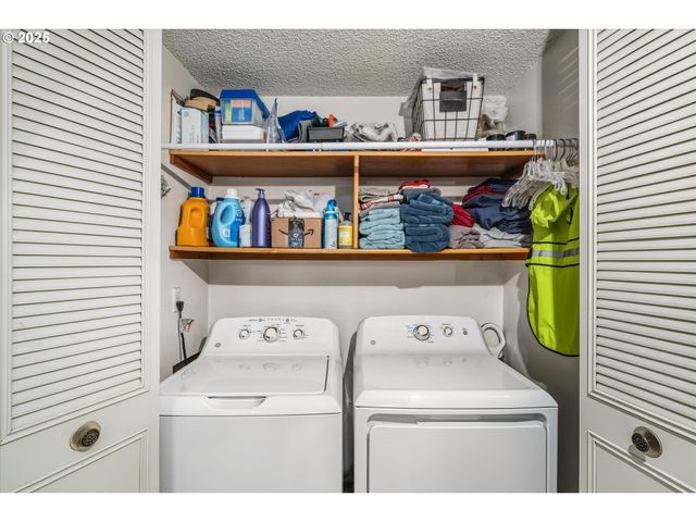 3833 COLONY OAKS Dr, Eugene, OR 97405