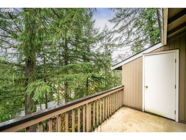 3833 COLONY OAKS Dr, Eugene, OR 97405